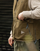 and-Wander-Kevlar-Vest-Khaki-model-pocket-detail